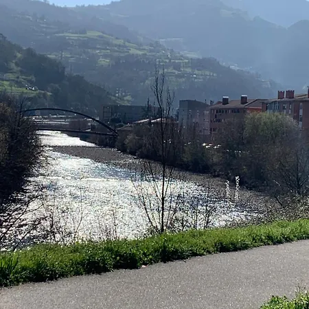 Casa Pilar Casa Llara, En El Paraiso, Cerca De Todo Ujo